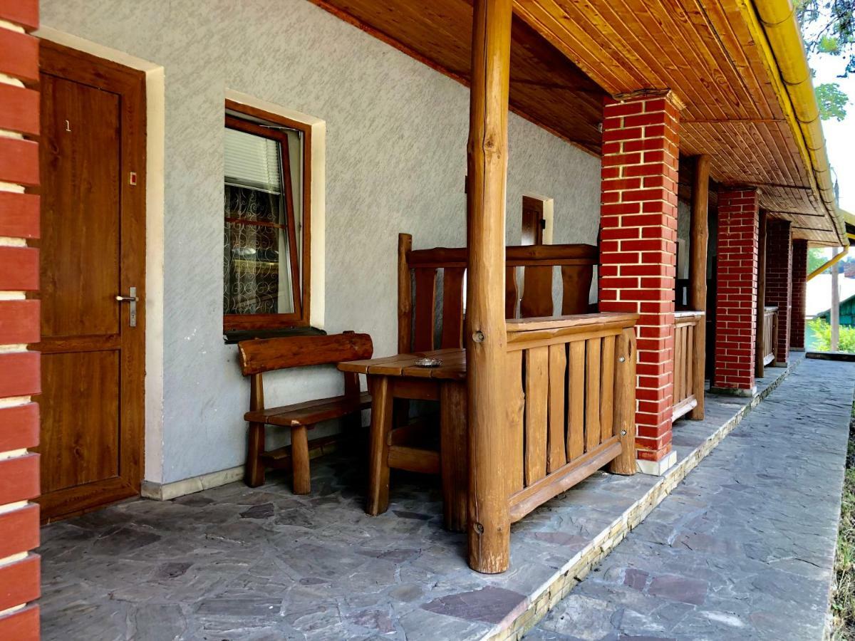 Tri Dorogi Hotel Leópolis Exterior foto